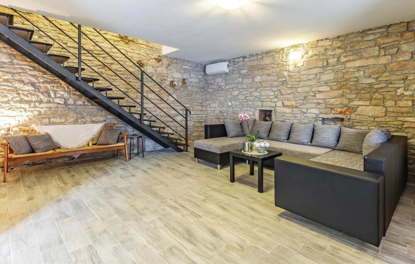 Stunning Home in Peruski With Wifi and 2 Bedrooms