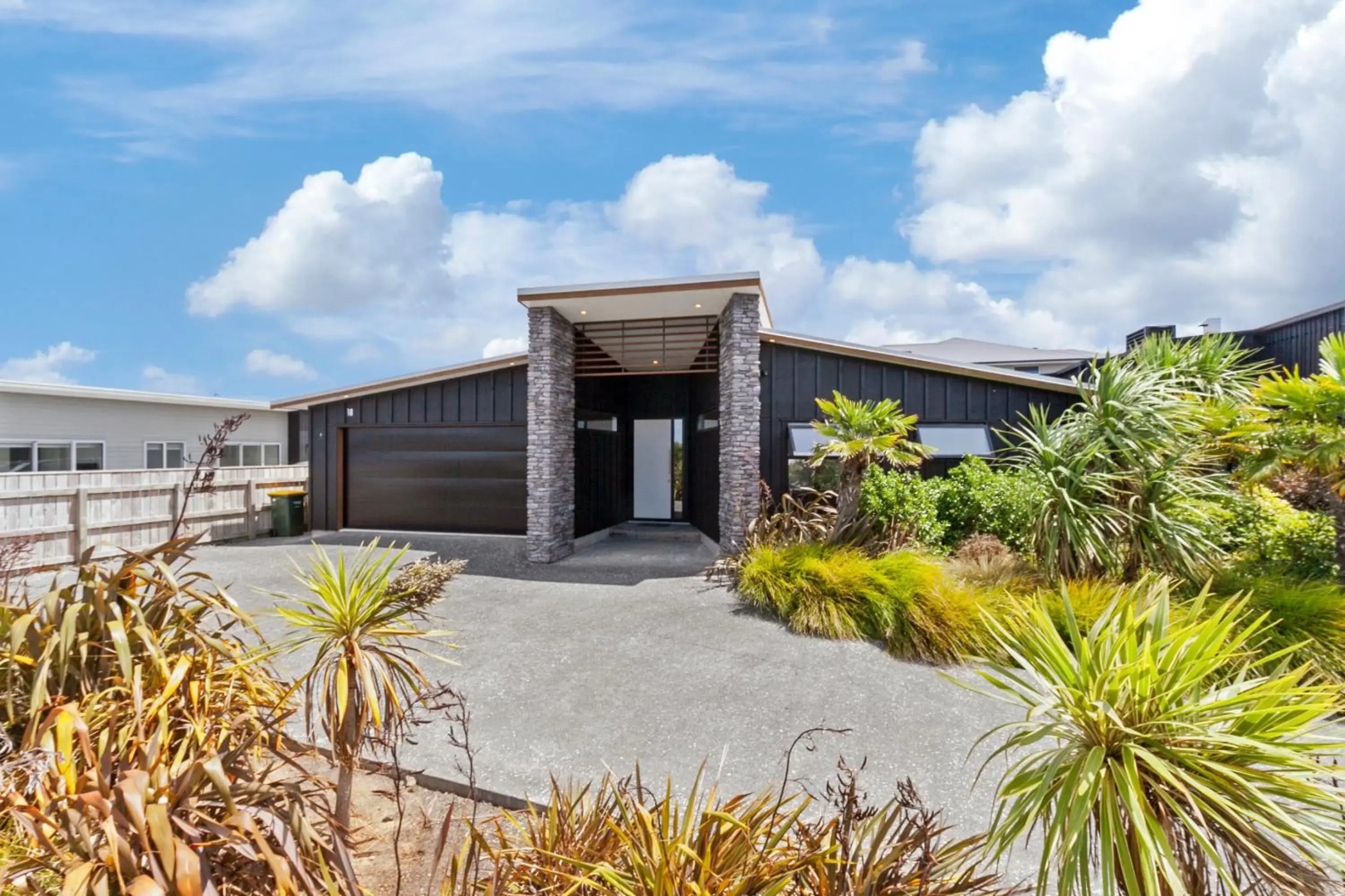 Stylish Villa Escape - Matakana Holiday Home