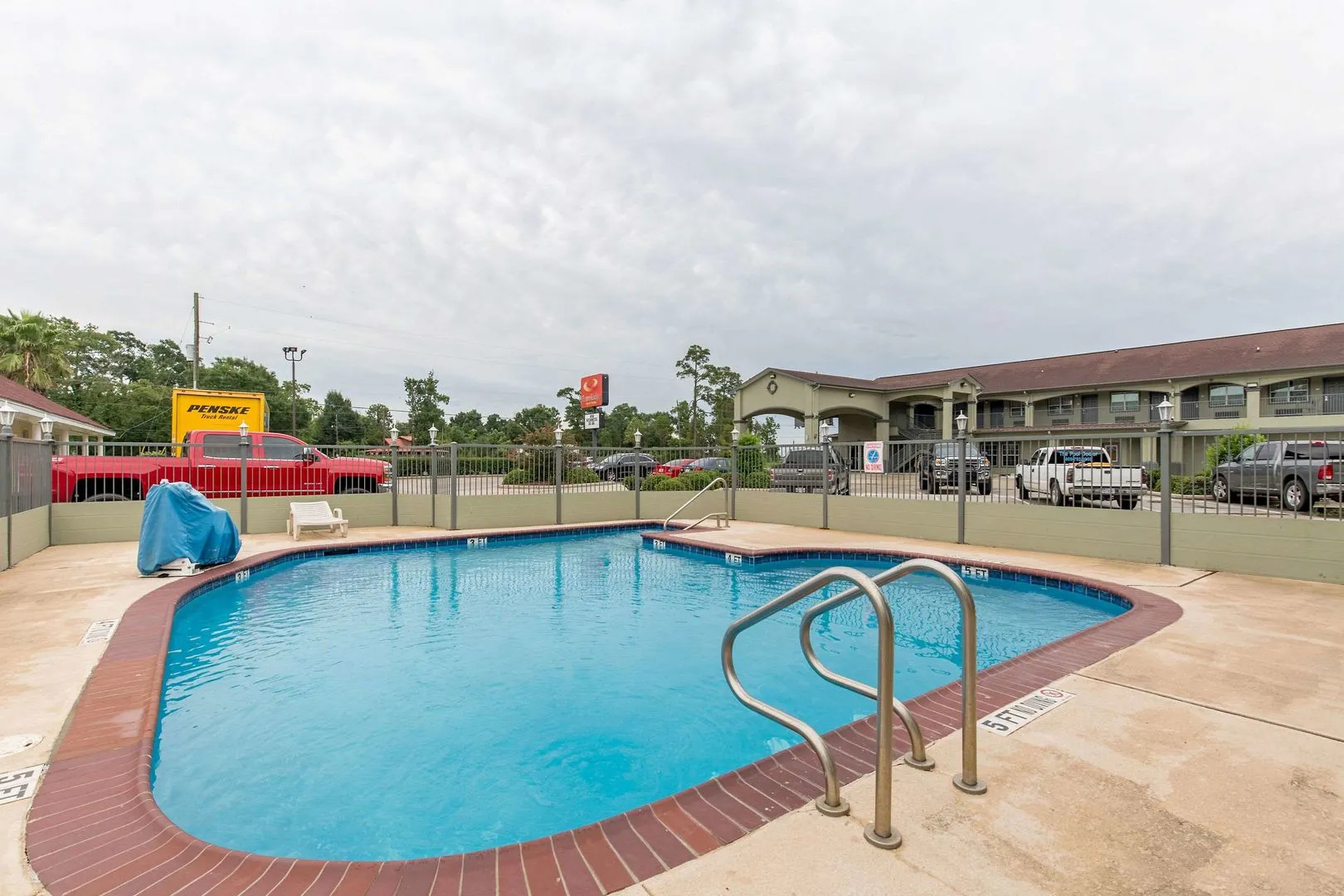 Quality Inn & Suites Bridge City/Orange