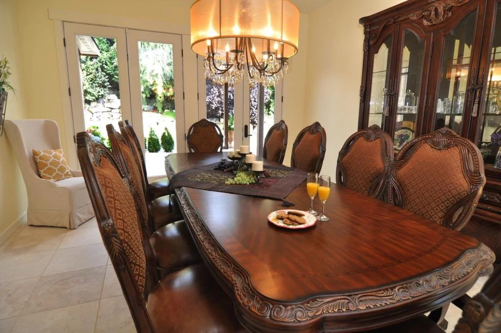 Lake's Edge Tuscan Lodge