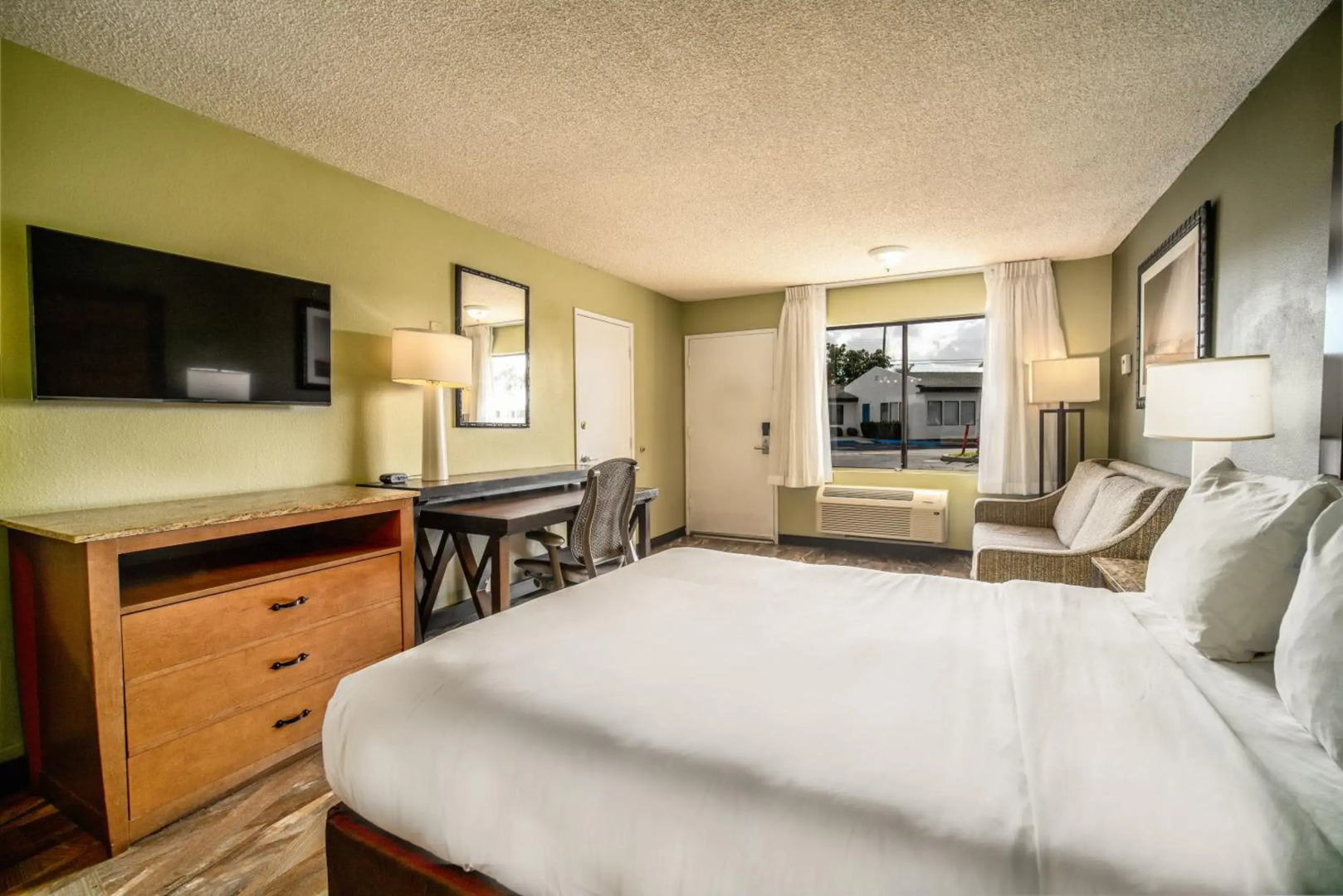 The Buena Park Hotel & Suites