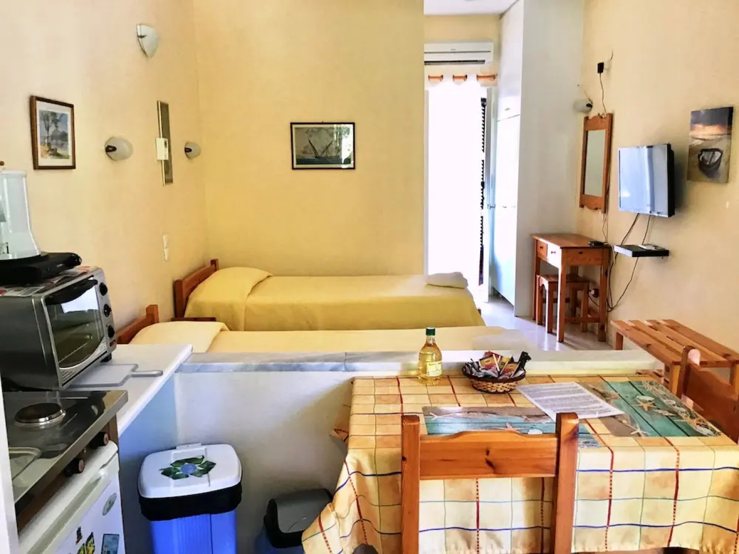 Almyra Apartments & Studios