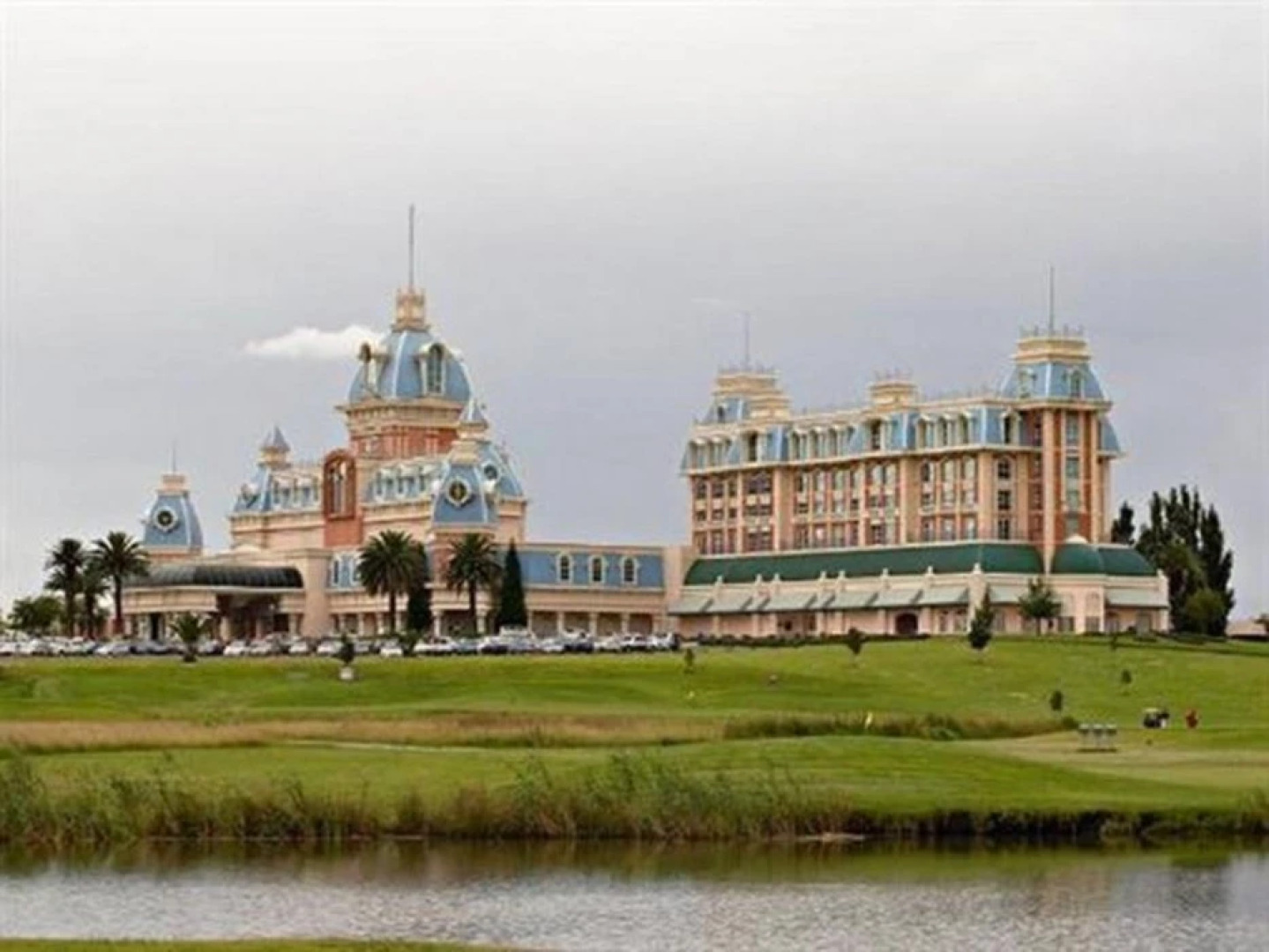 Graceland Hotel & Casino Country Club