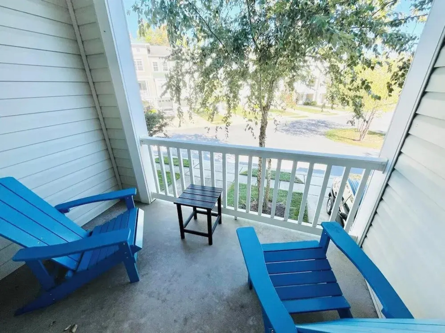 Catalina Circle 21307