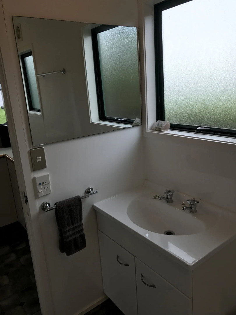 Cedarwood Lakeside Motel & Conference Venue