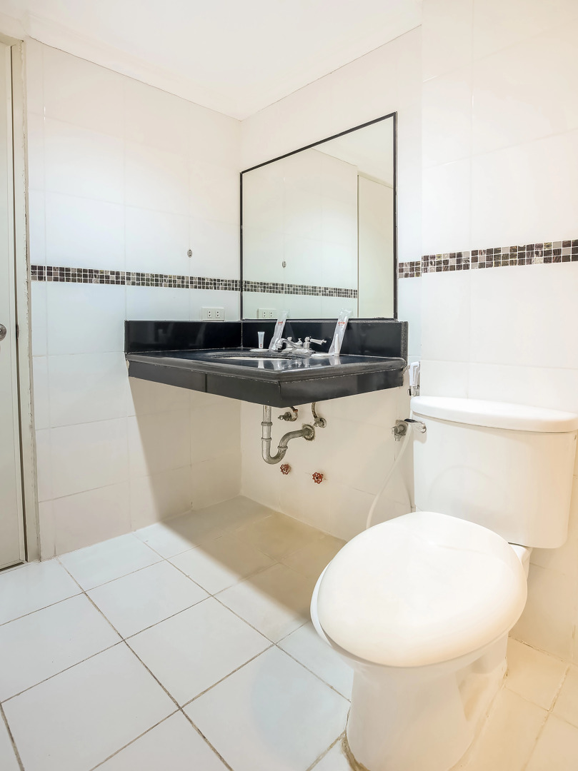 OYO 252 Hotel Euroasia (Vaccinated Staff)