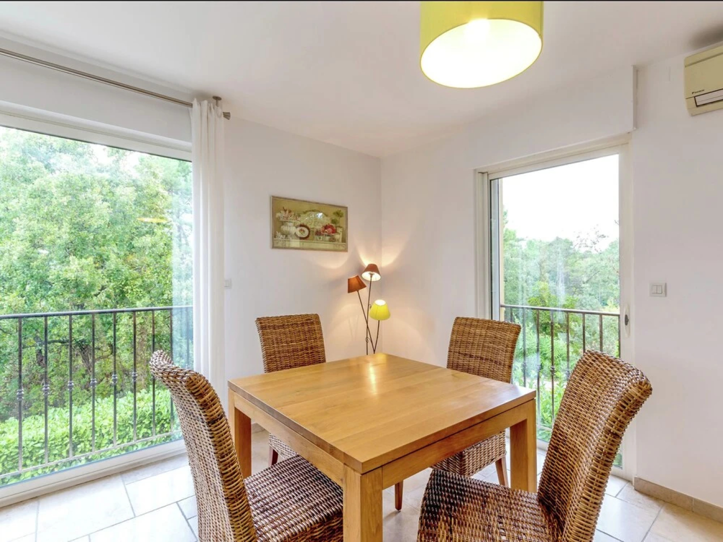Luxury apartment for four people near golf course in the heart of Provence