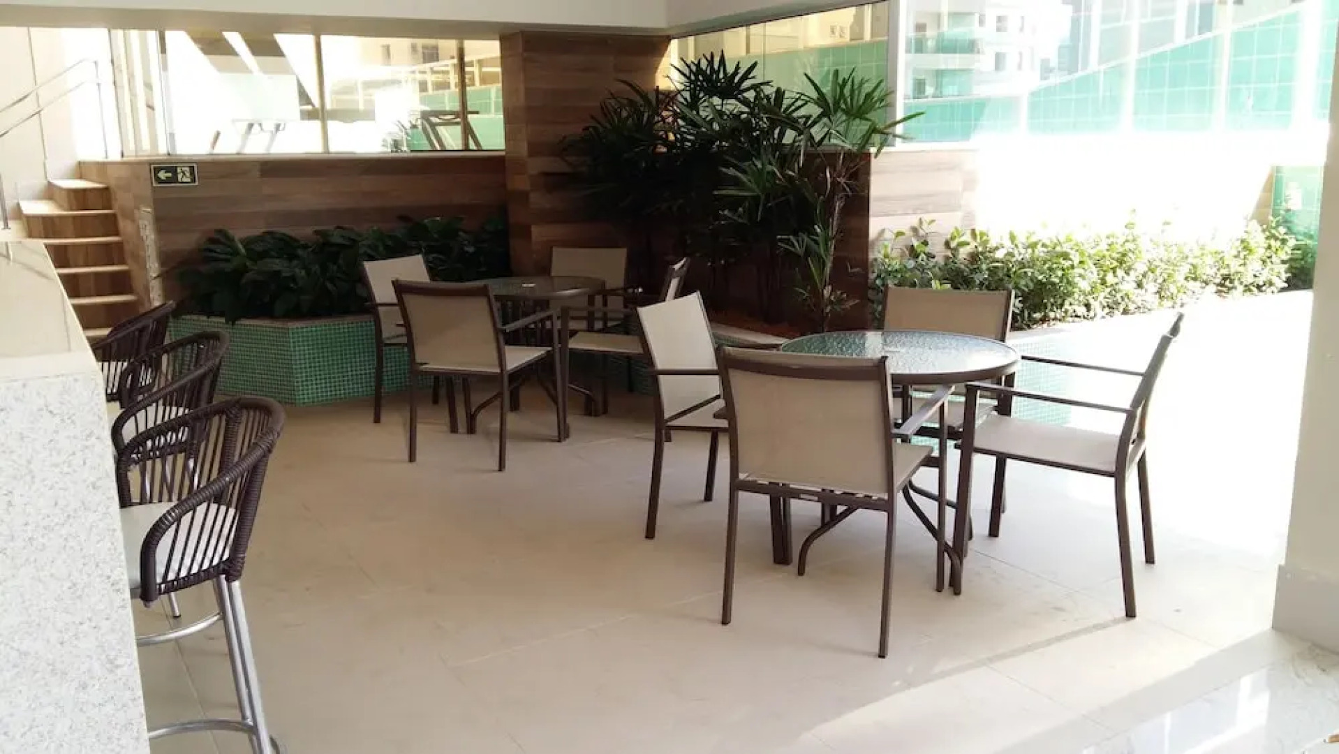 Apto alto padrão com piscina