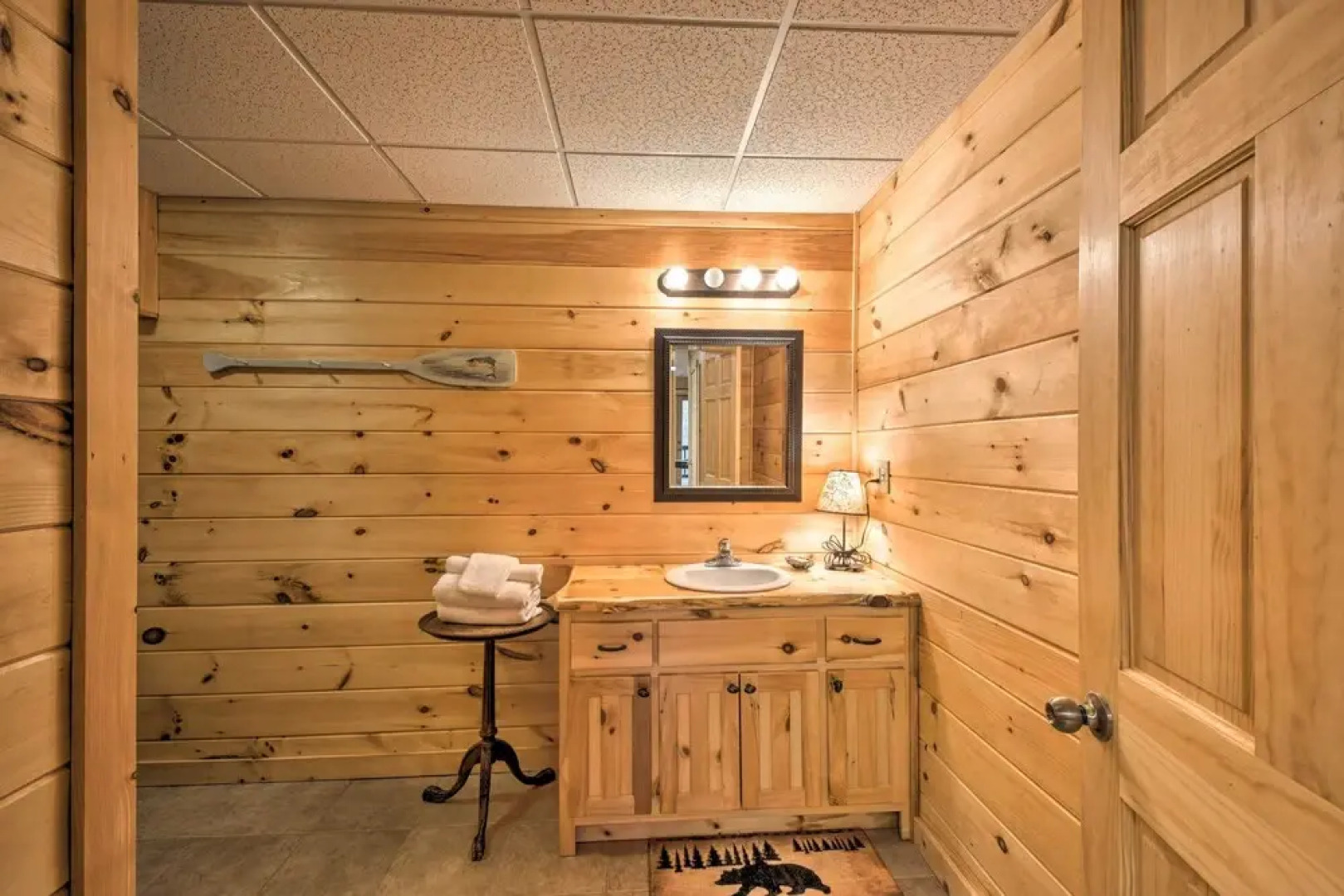 'long Pine Ridge' Cabin w/ Luxury Amenities!