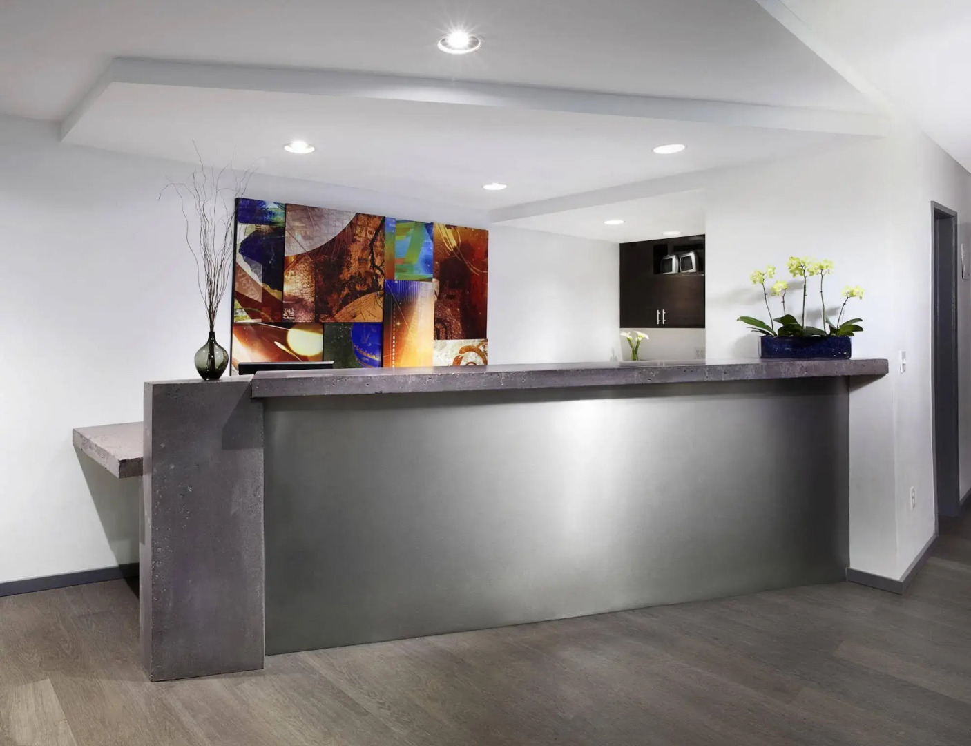 The Tangerine - A Burbank Hotel