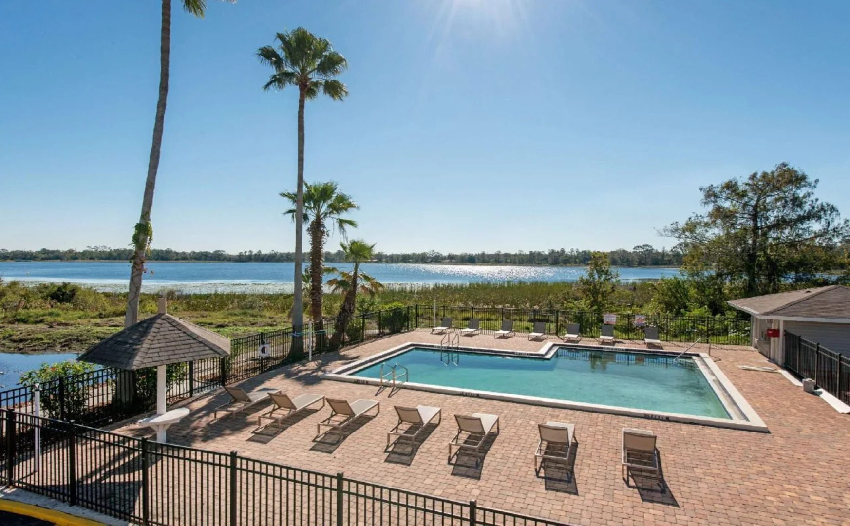 Palazzo Lakeside Hotel