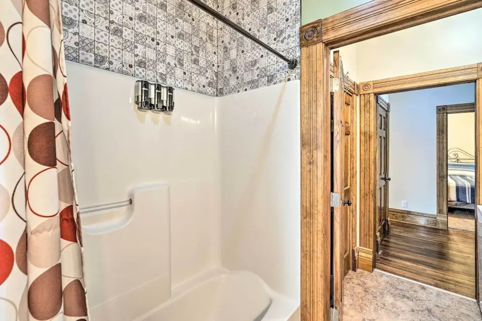 < 1 Mi to Downtown: Historic Dubuque Gem!