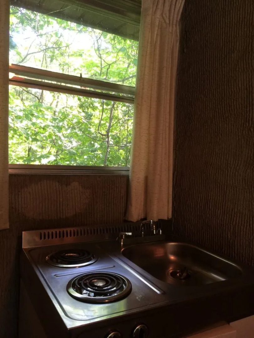 Tunnel Lake Trading Post & Motel