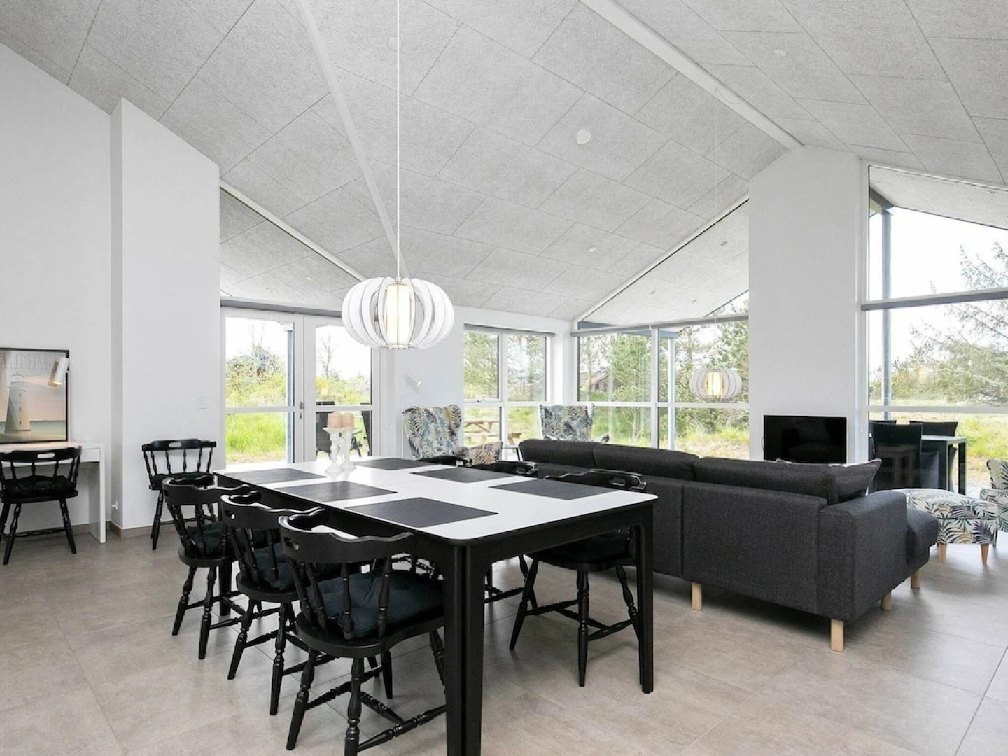 Spacious Holiday Home in Humble With Beach Nearby