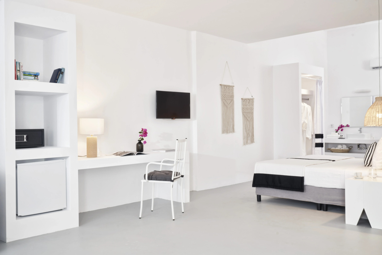 Mr & Mrs White Tinos