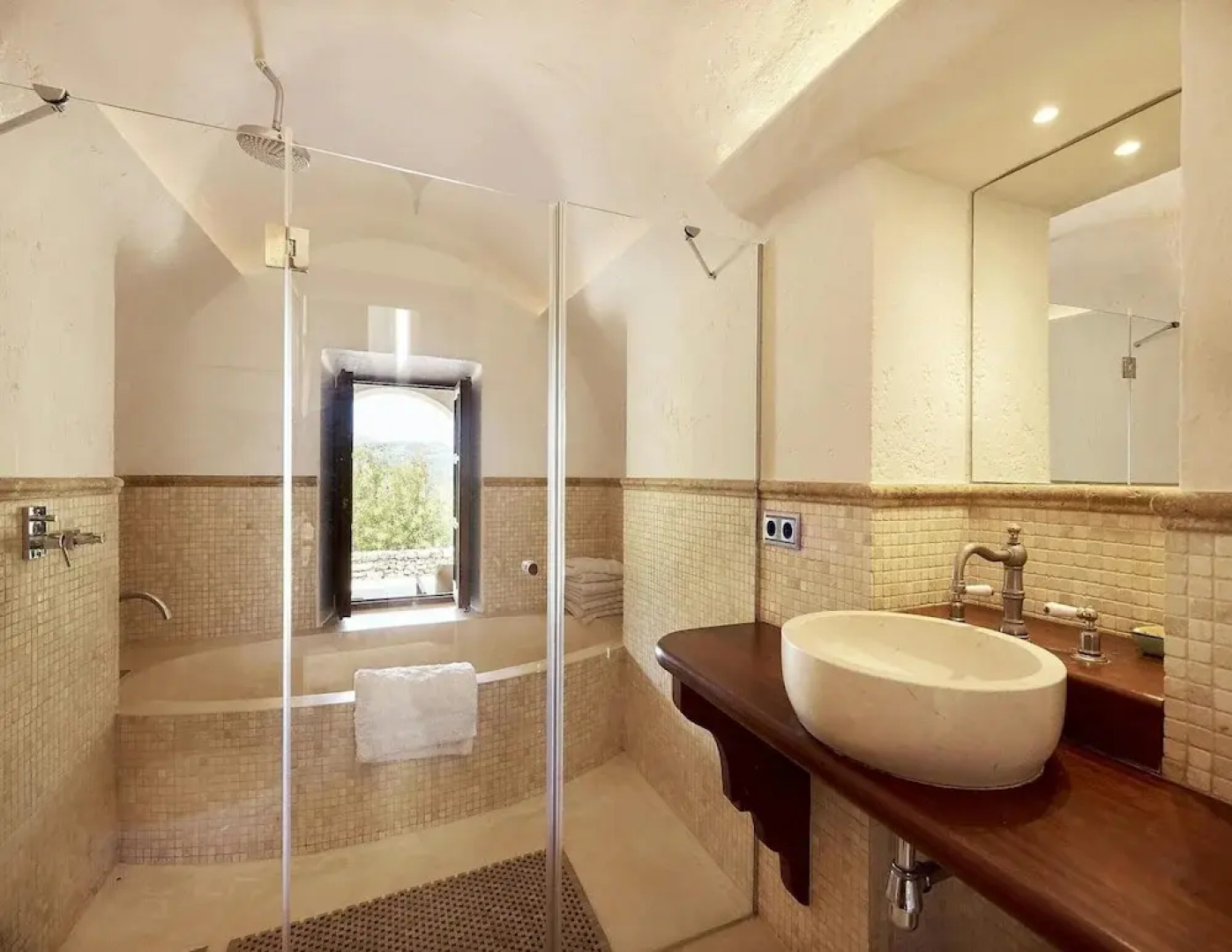 Amazing Villa With Swimming Pool