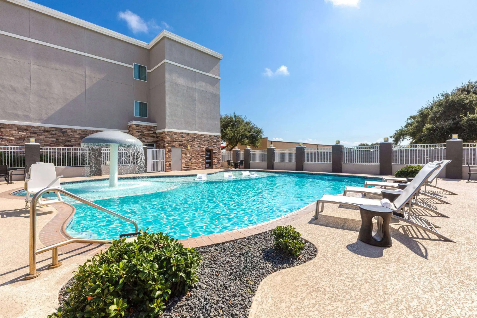 La Quinta Inn & Suites by Wyndham Rockport - Fulton