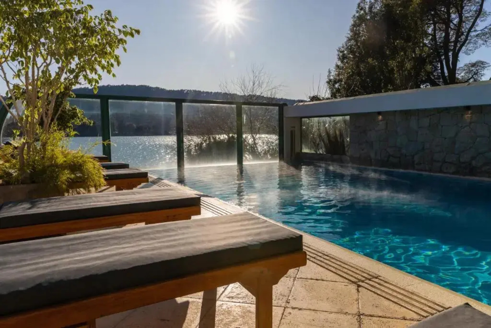 Puerto Pireo Apart Hotel & Cabañas