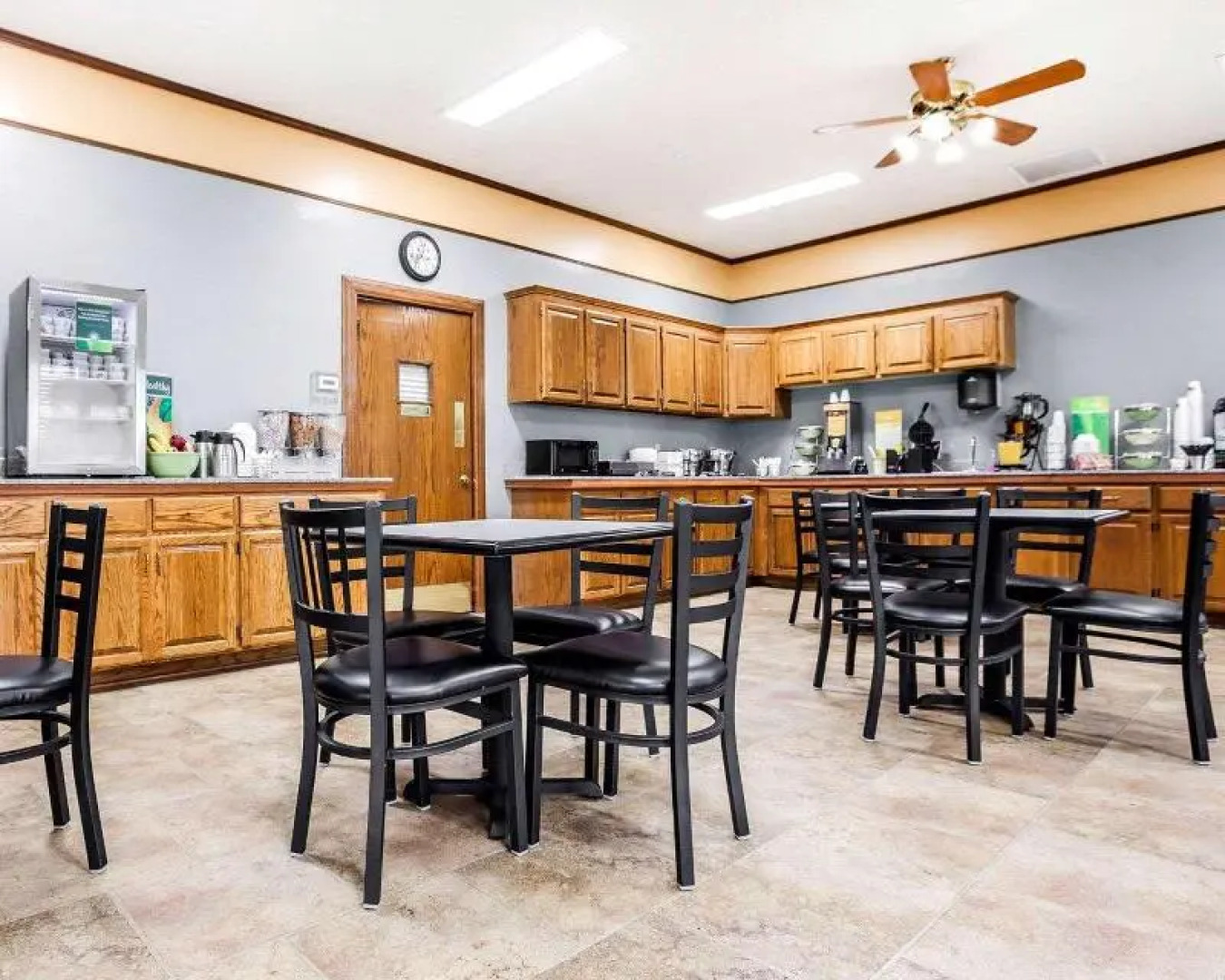 Suburban Studios Kansas City Airport North