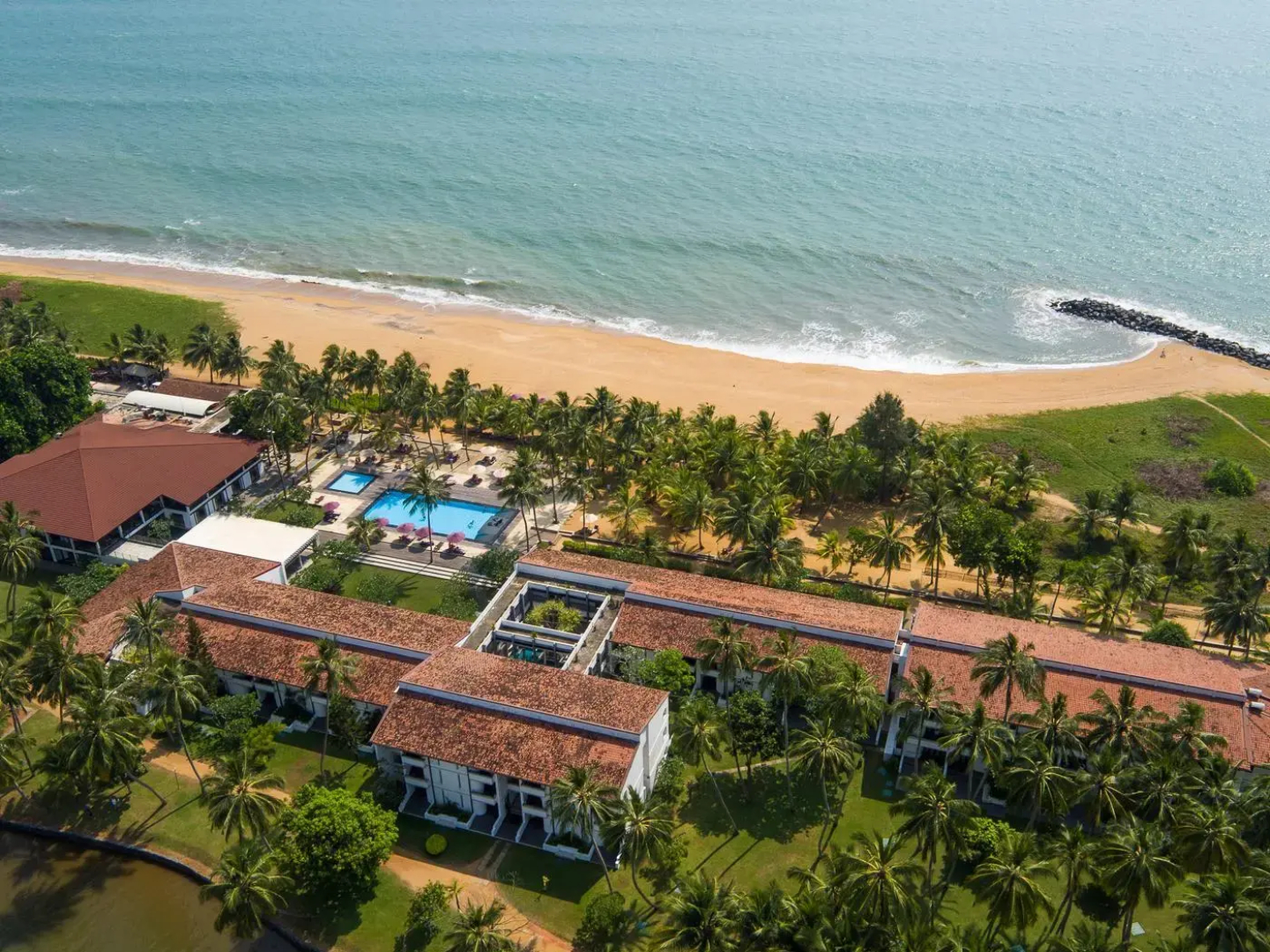 Курортный отель Avani Kalutara Resort
