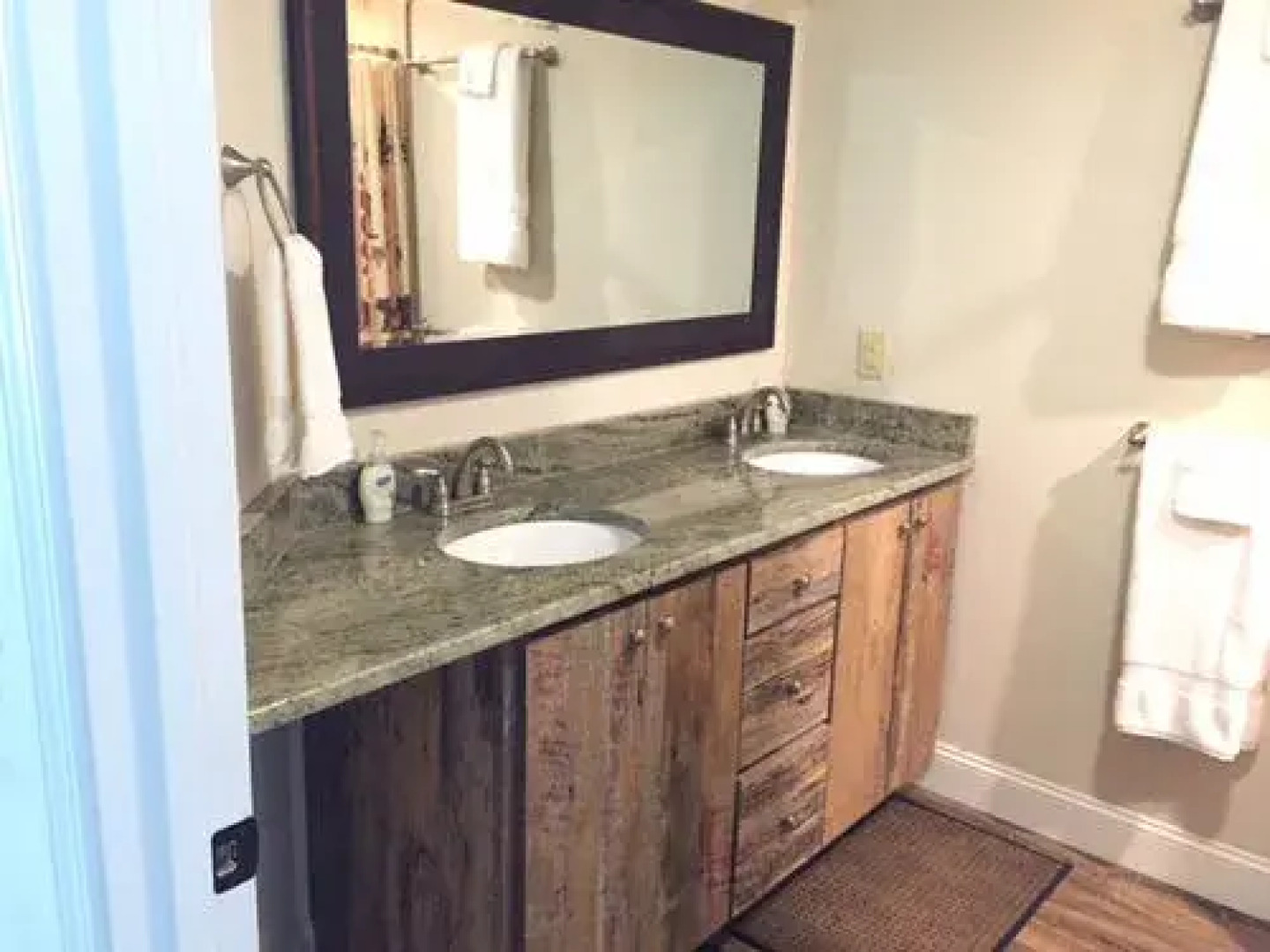 Woodlands Inn Of Sapphire Bed & Breakfast