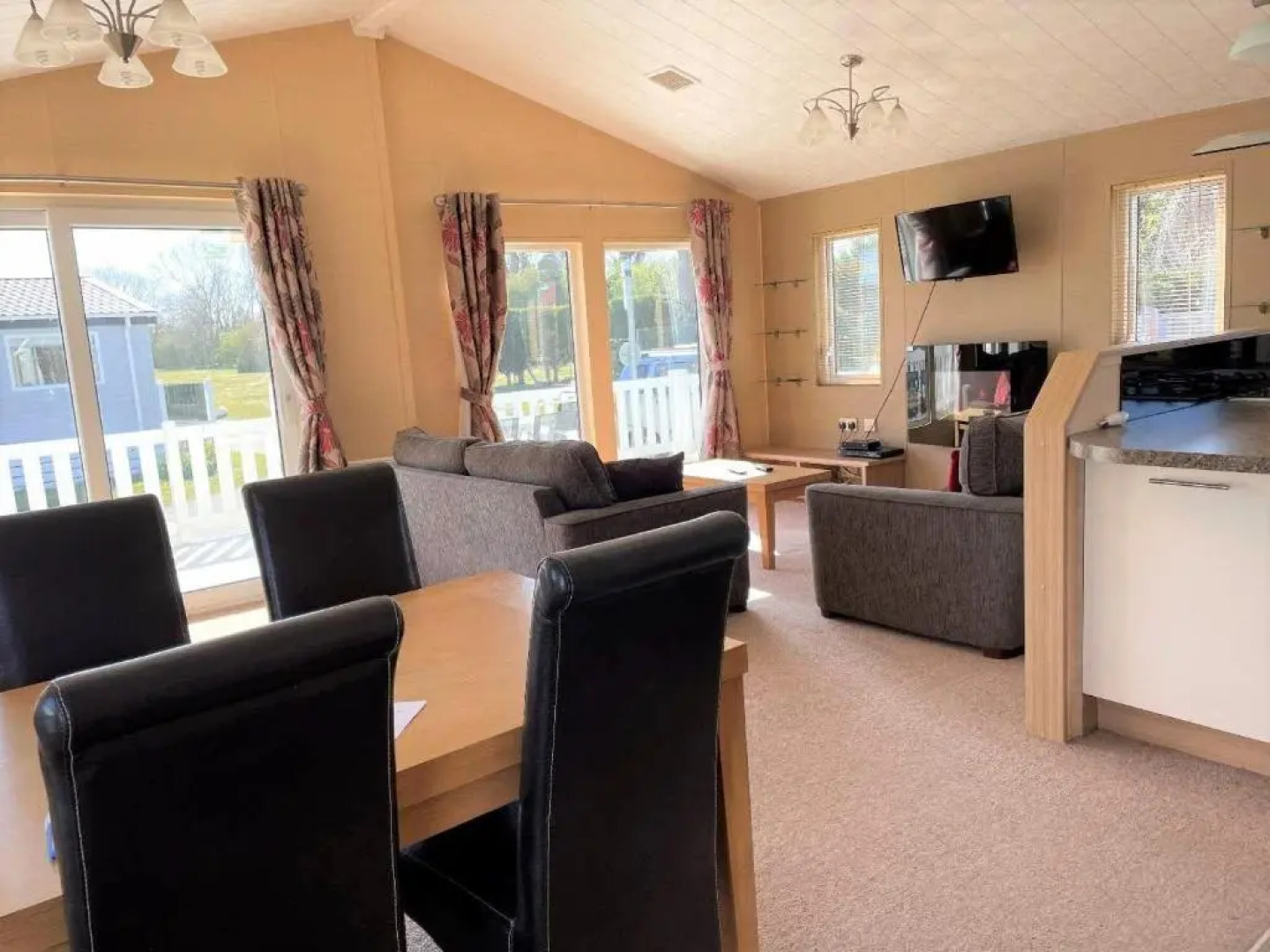 Pevensey Bay Holiday Park Corner Lodge With Own Garden 3 Bedrooms 2 Bathrooms Beach 5 Minutes Walk