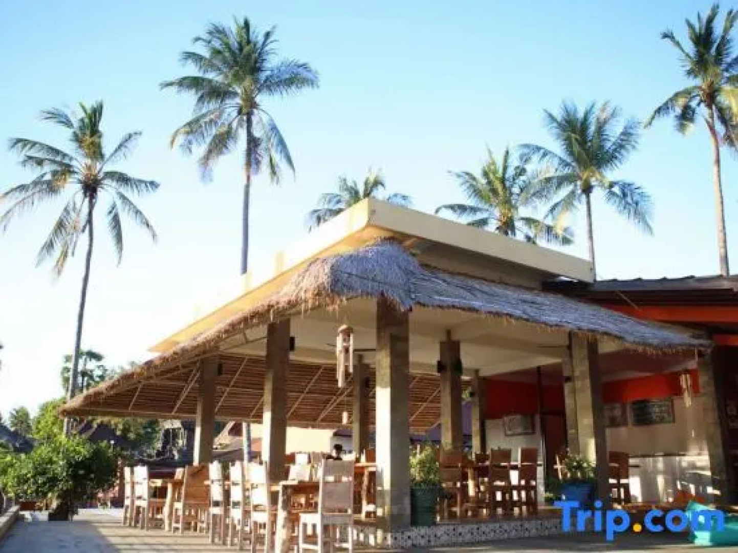 Glamping @ Pebbles & Fins