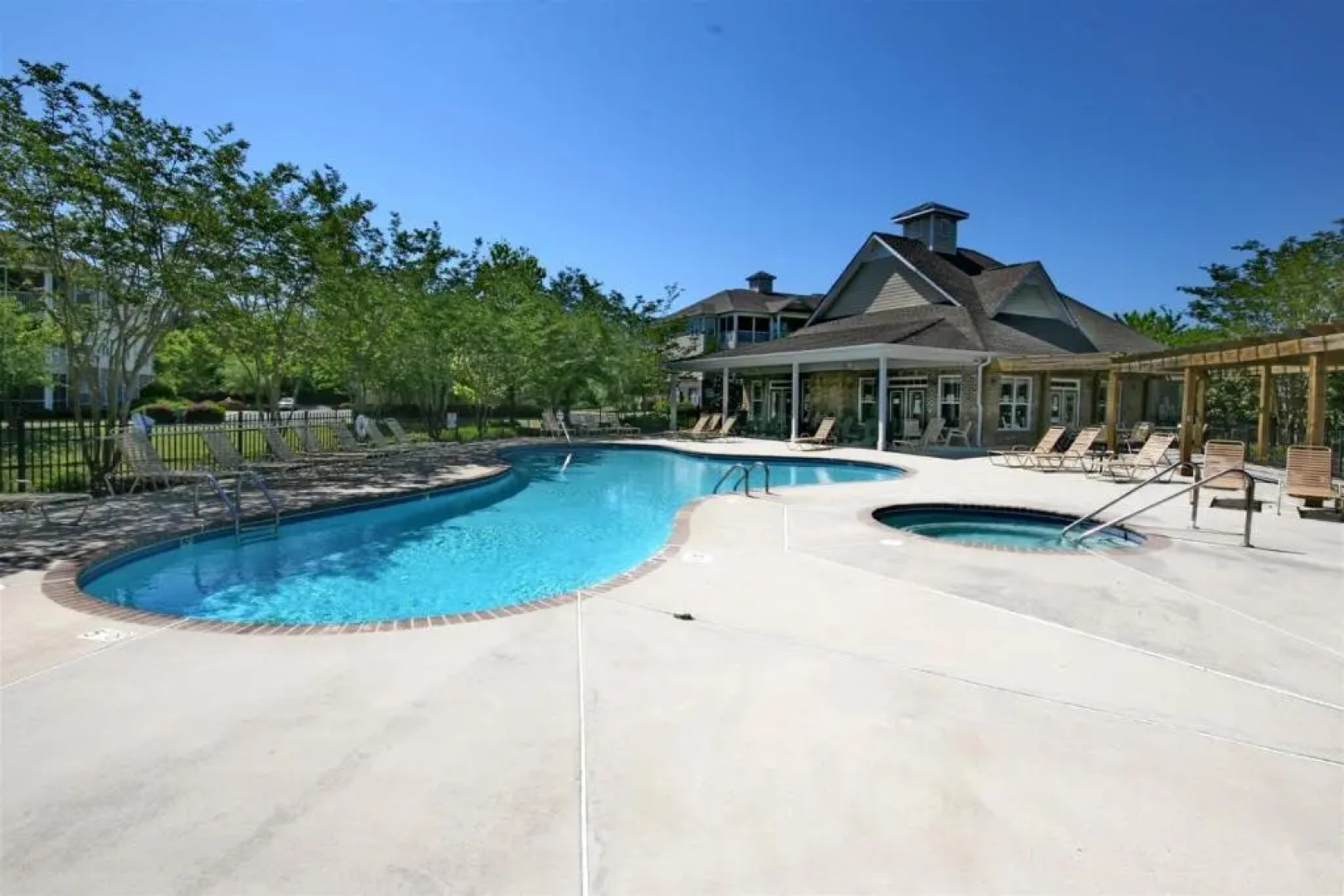 240 06 Woodlands Way 3 Bedrooms 2 Bathrooms Condo