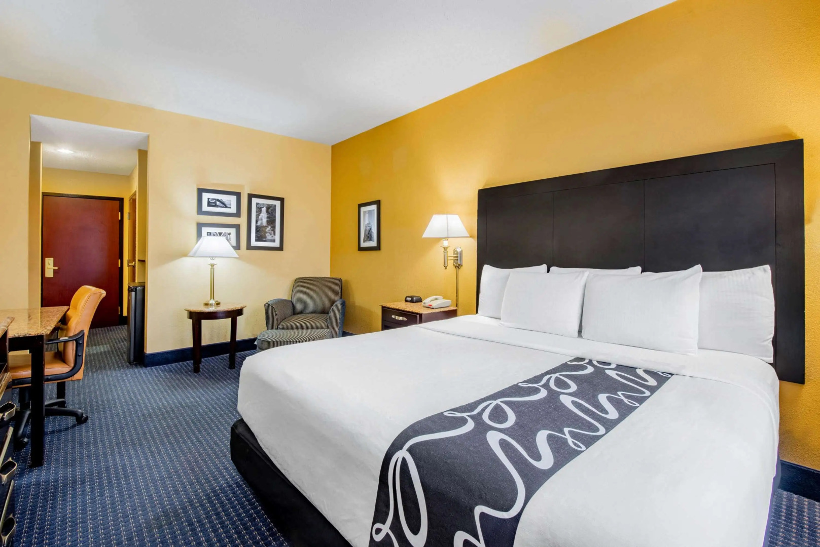 La Quinta Inn & Suites by Wyndham Mt. Laurel - Philadelphia
