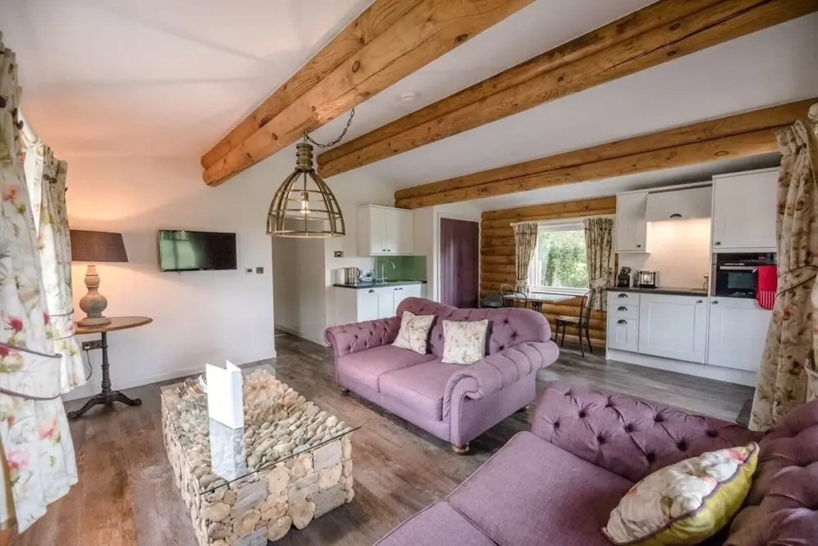 Magnolia, Kingfishers