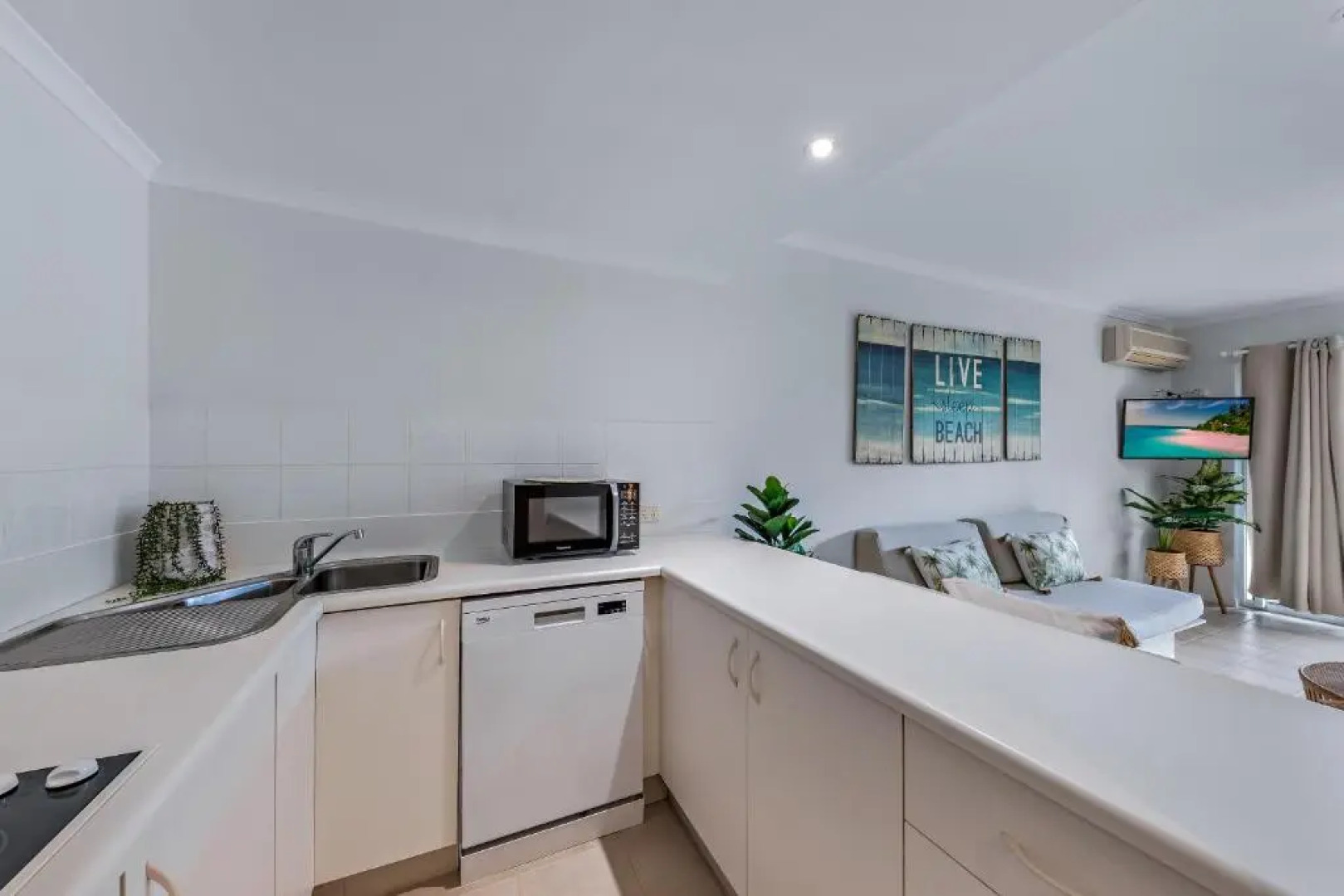 Tropical Mango WiFi Pool