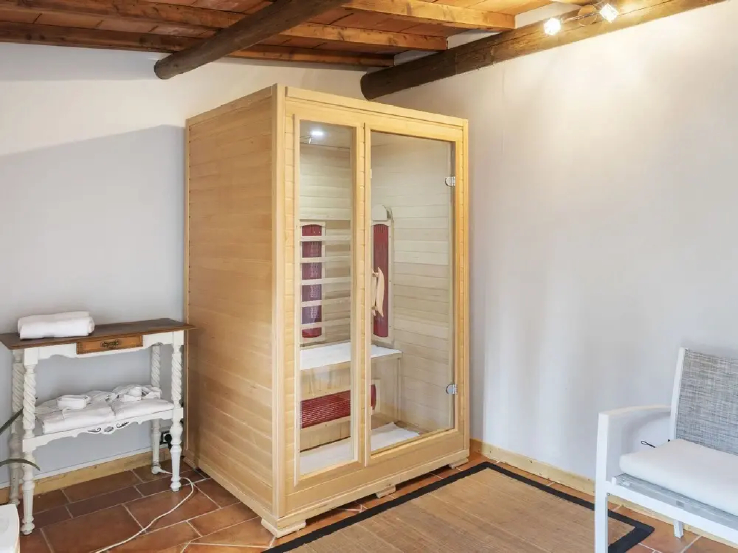 Vintage Holiday Home in Montemagno Camaiore With Sauna