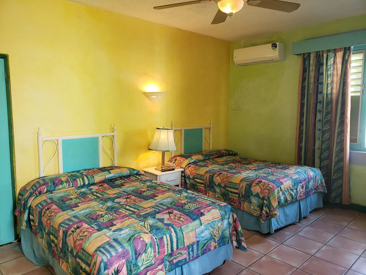 Doctors Cave Beach Hotel