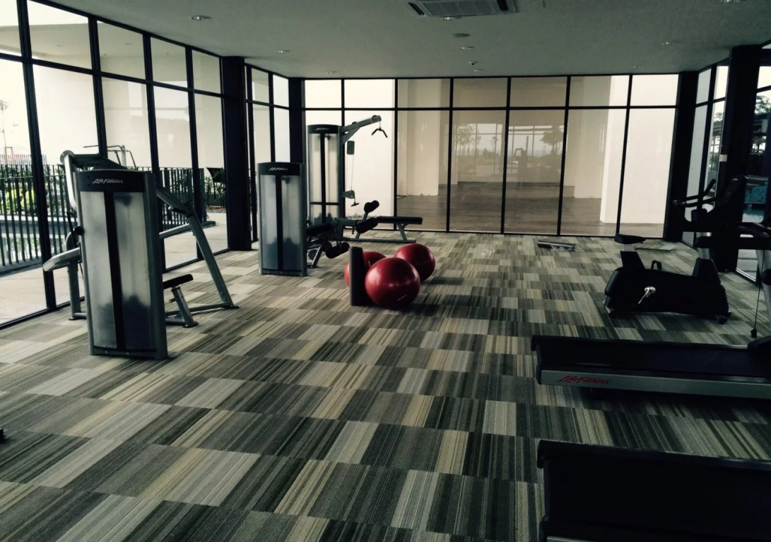 Euzmo Residences at Trefoil