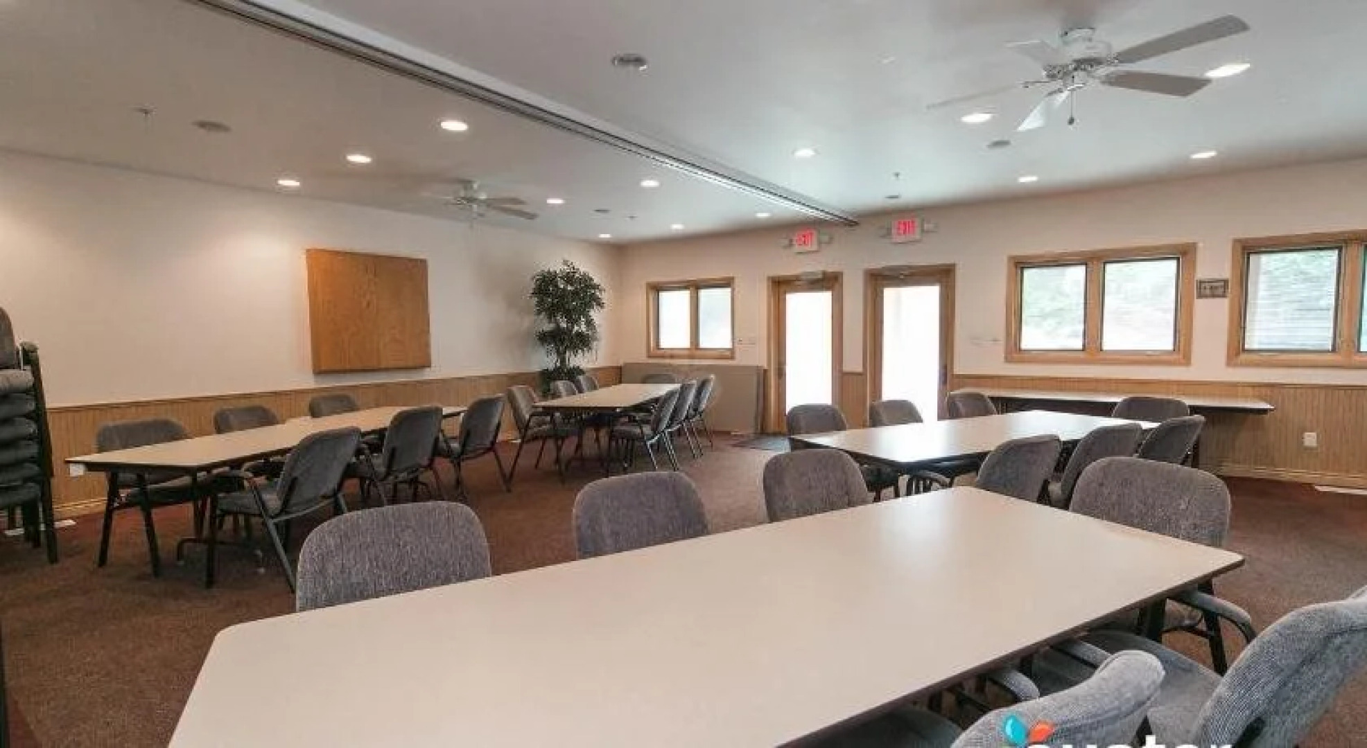 Lake Bluff Inn and Suites