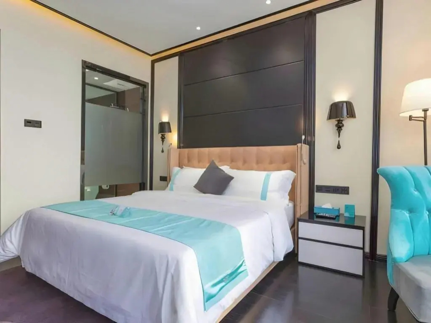 Xana Hotelle Chengdu Railway East Station West Square