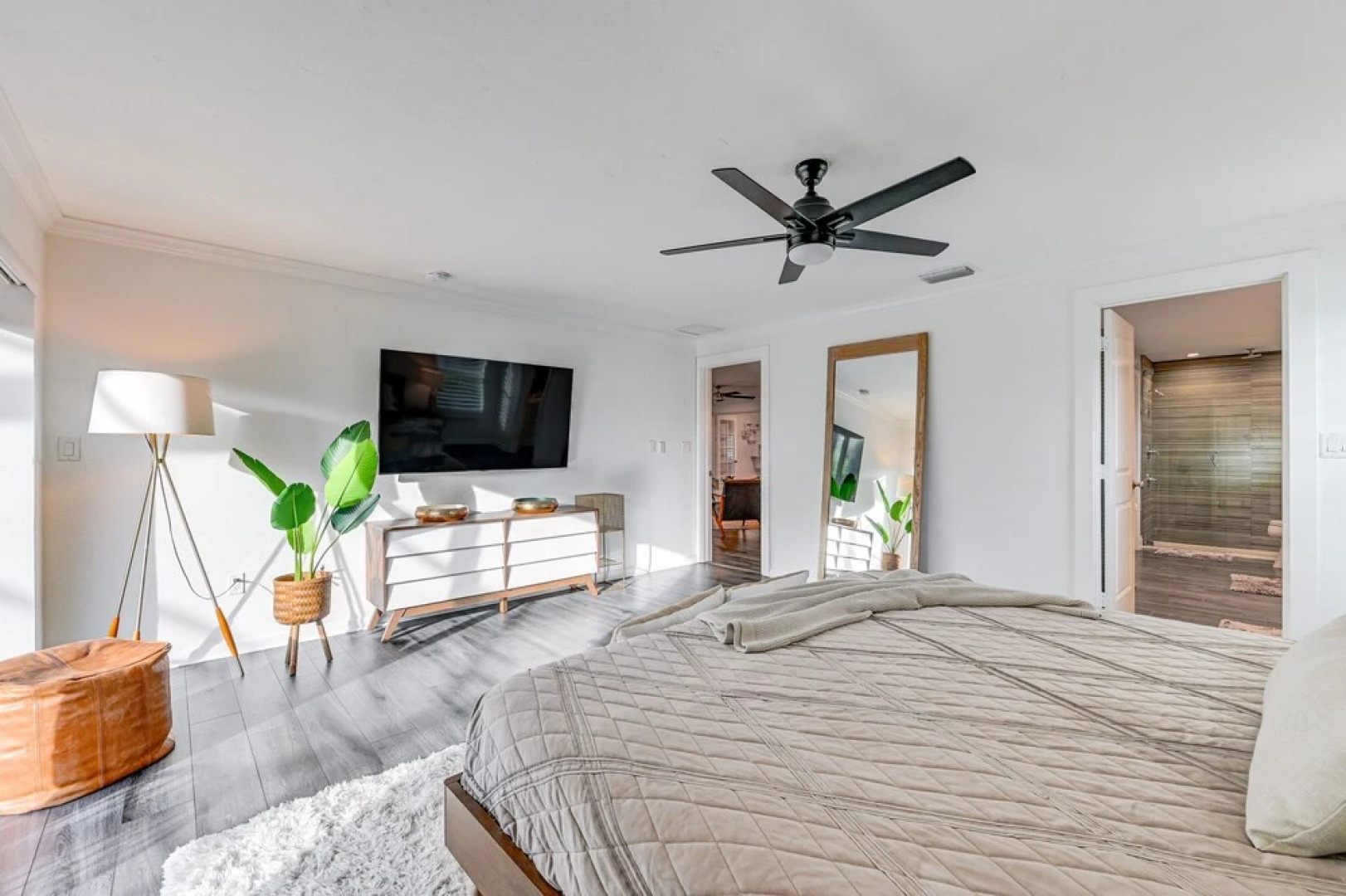 Upscale Naples Outdoor Getaway ~ 4 Miles to Beach