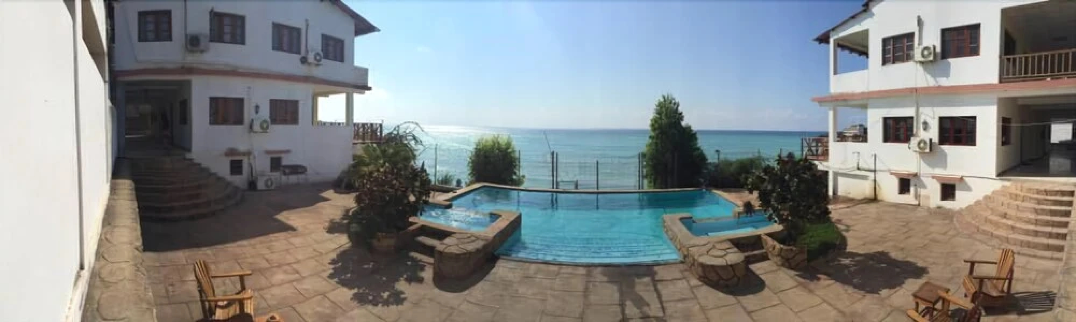Rezz Aparthotel