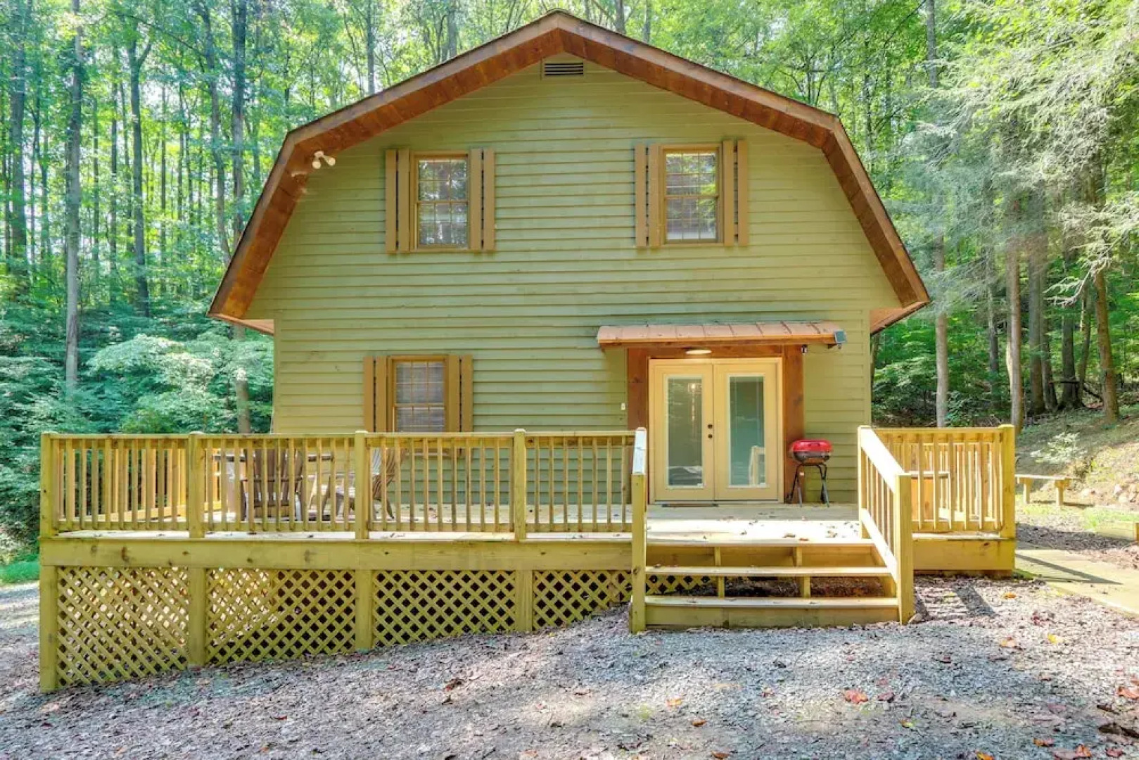 Wooded Blue Ridge Cabin: 2 Decks, Fire Pit!