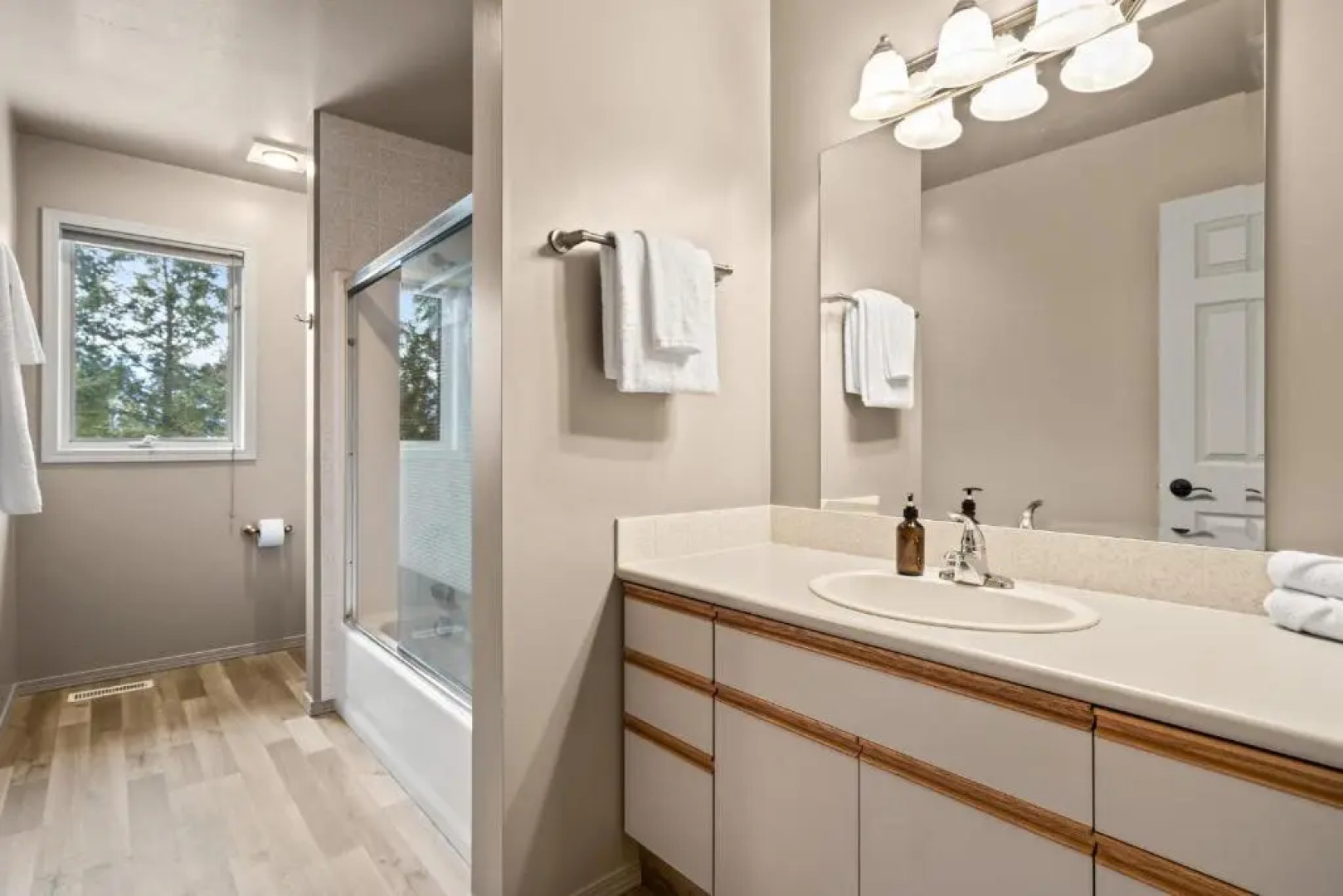 The Caribou Lodge I HotTub I Fireplace I Sleep16