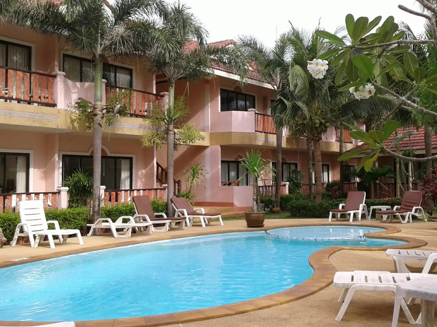 Lanta Seafront Resort