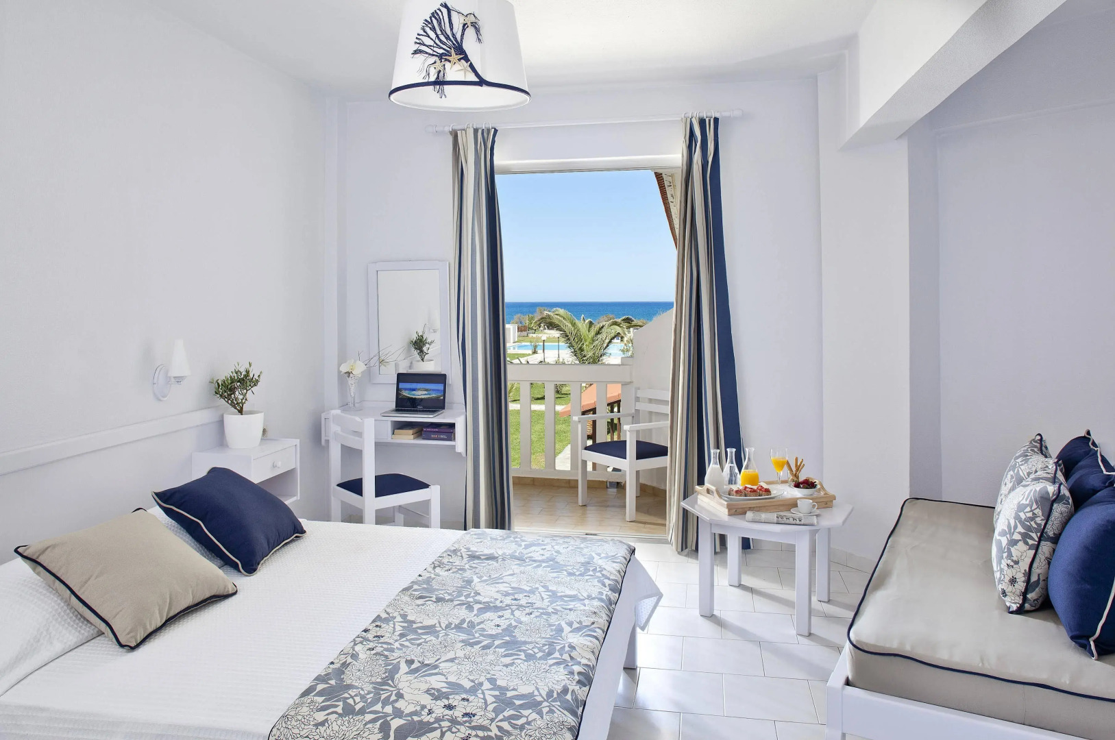 Mrs Chryssana Beach Hotel