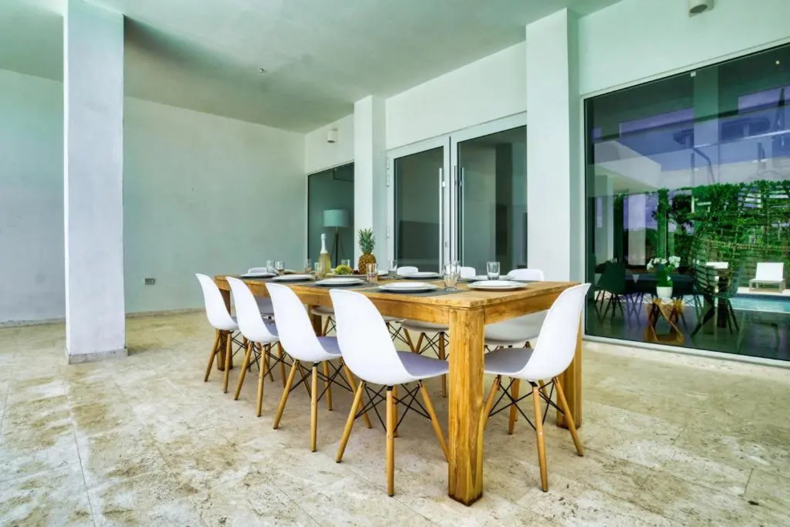 Grand Modern Villa 6-bedroom! Brand New! Heated Jacuzzi!