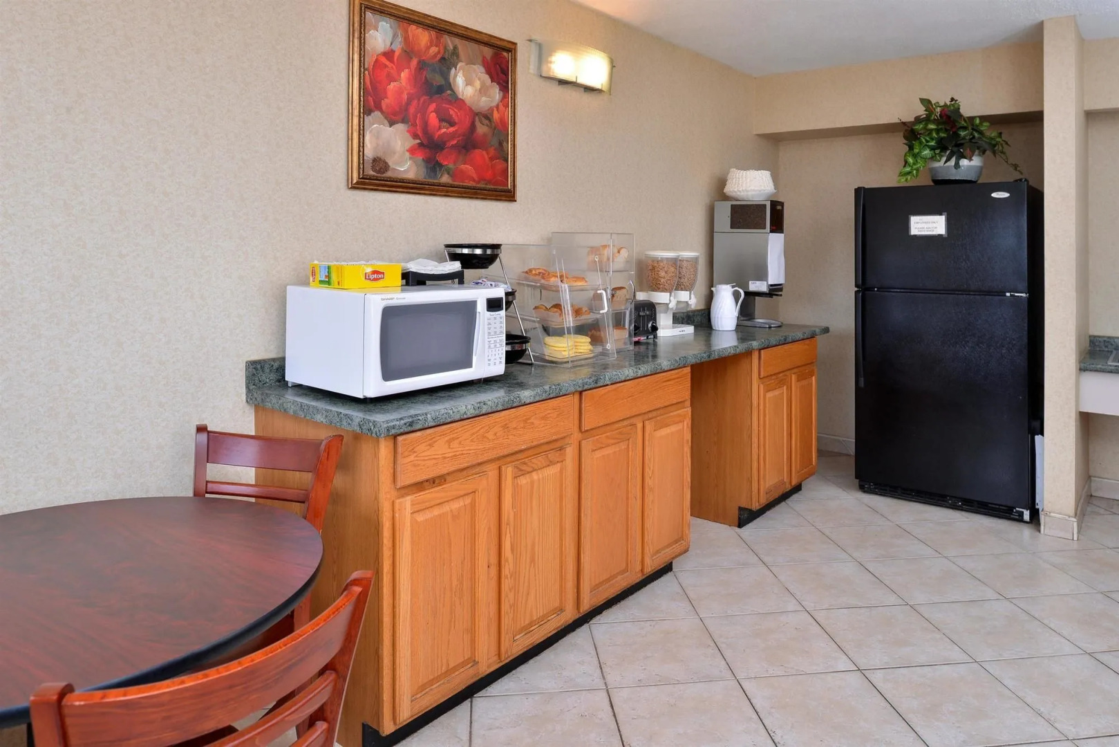Americas Best Value Inn Pittsburgh Airport