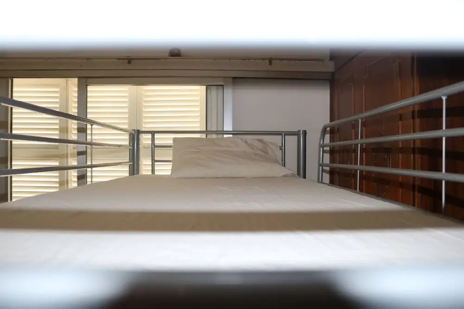 Costas Hostel Action 2