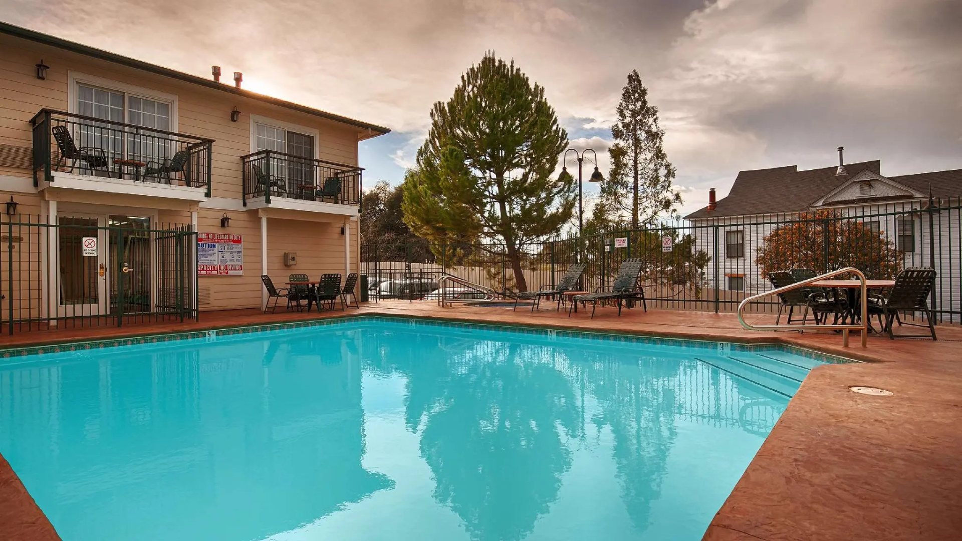 Best Western Cedar Inn & Suites