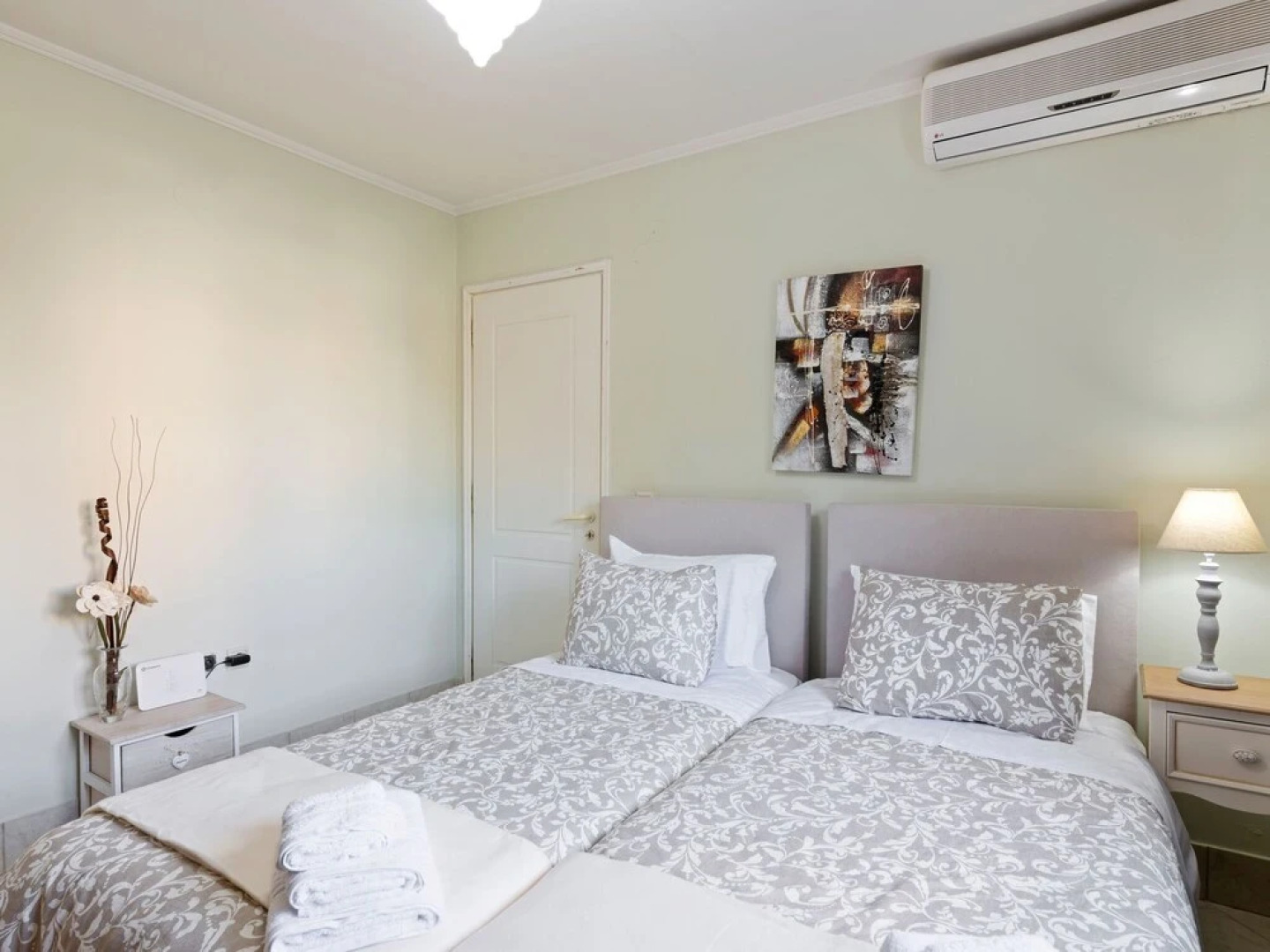 Enchanting Villa in Chalcis with Terrace