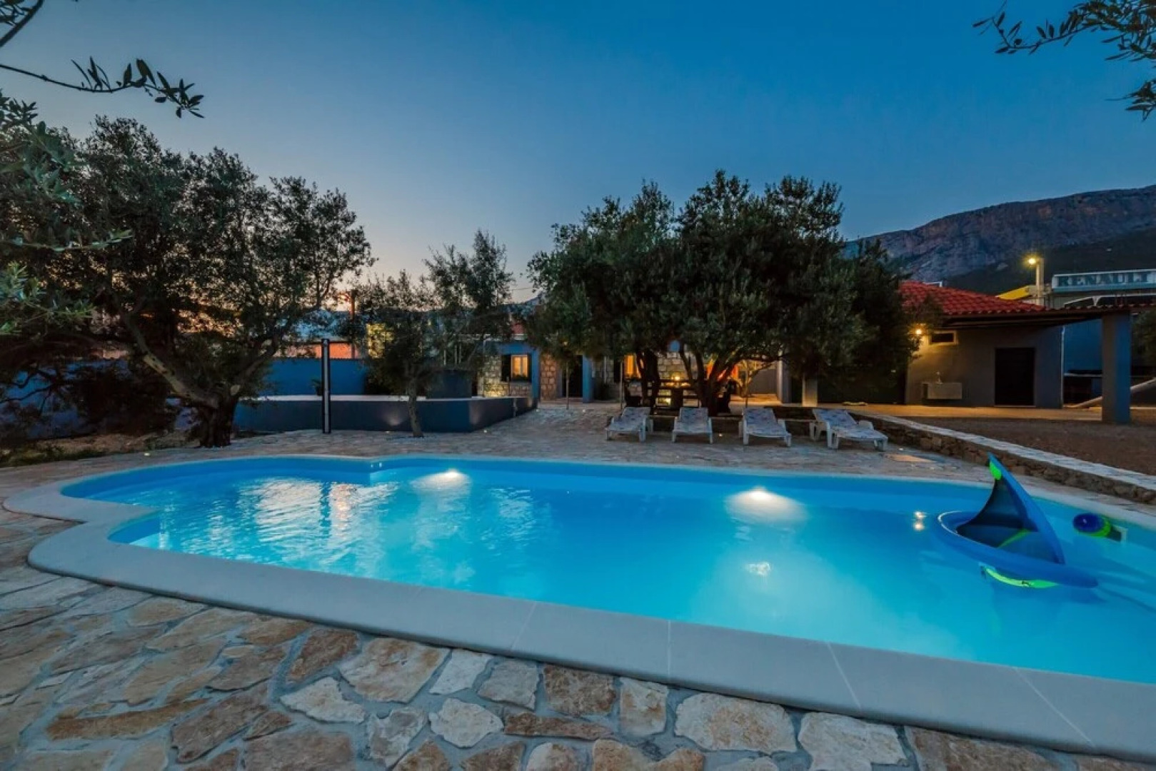 Luxury Private Villa Complex With Pool and Jacuzzi