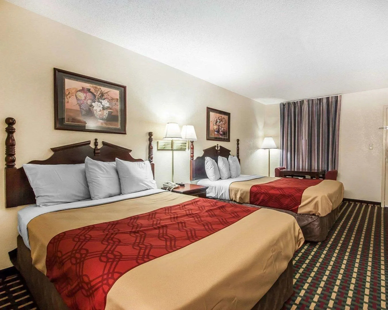 Econo Lodge Inn & Suites