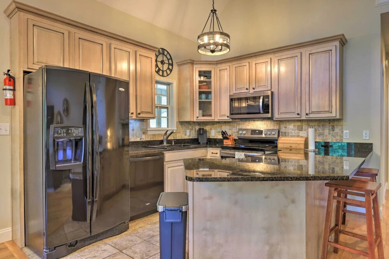 Waterfront Eatonton Escape w/ Private Hot Tub!